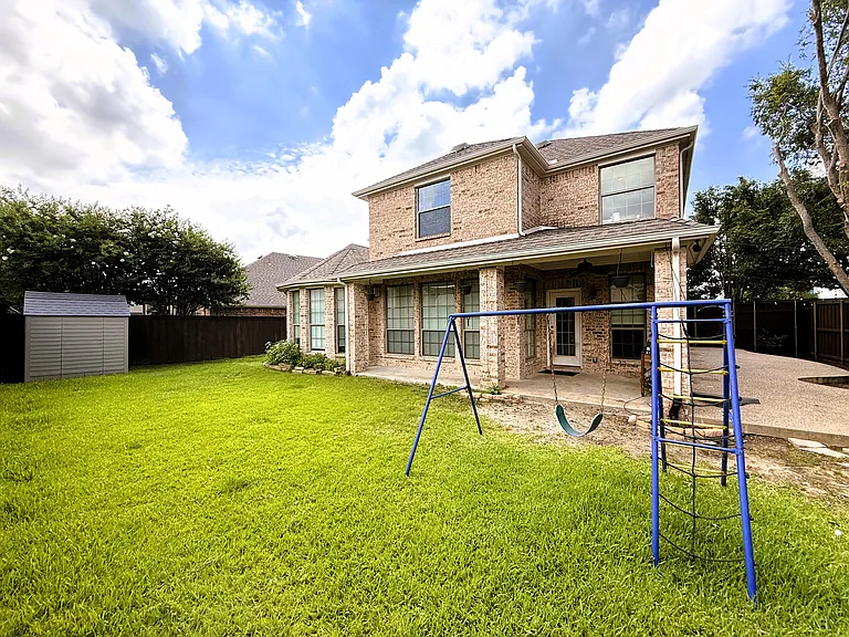 2489 Yuma Dr — Photo 34
