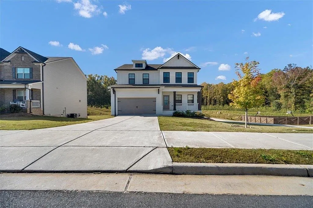 5 bed, 3.5 bath, 2405 sqft, $3,000 — Photo 2
