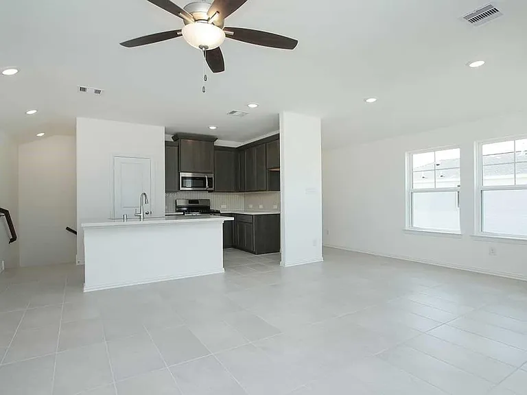 3607 Crescent Moon Ct — Photo 9