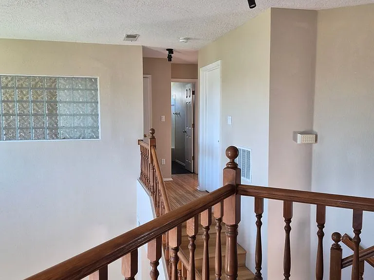 9121 Ridgefield Ave NE — Photo 43