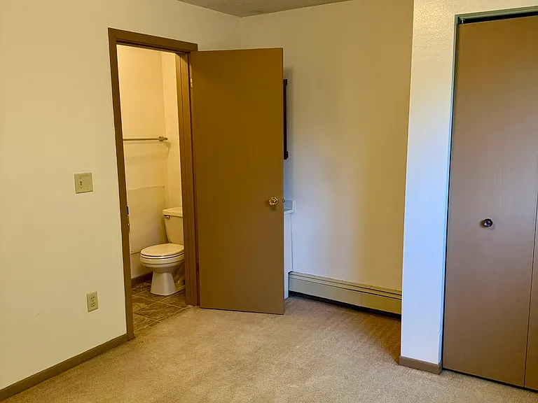 618 N Dodge St #4 — Photo 9