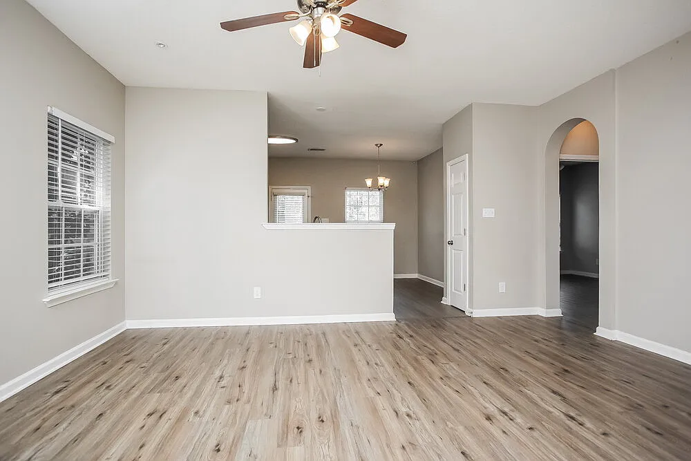 3 bed, 2.0 bath, 1594 sqft, $1,945 — Photo 4