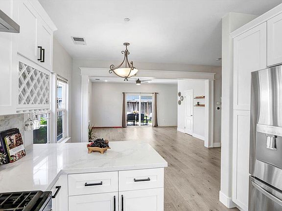 5th image of 30 W Brookside Dr