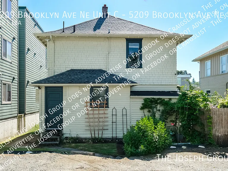 5209 Brooklyn Ave NE #C — Photo 15