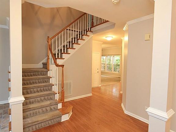5th image of 1815 Valley Creek Dr