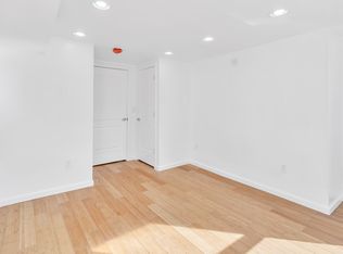 164 University Ave #5D, Newark, NJ 07102