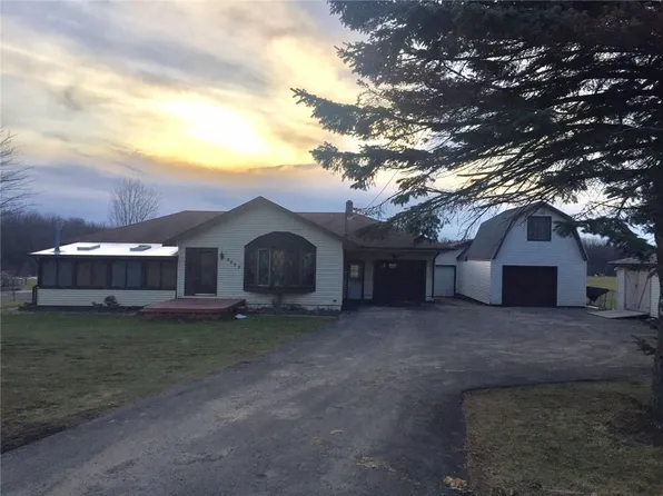 8892 Williams Rd, North East, PA 16428