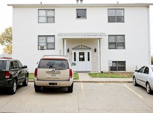 600 8th St SW APT 1, Minot, ND 58701