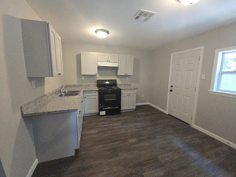 2833 Stacie Dr — Photo 3