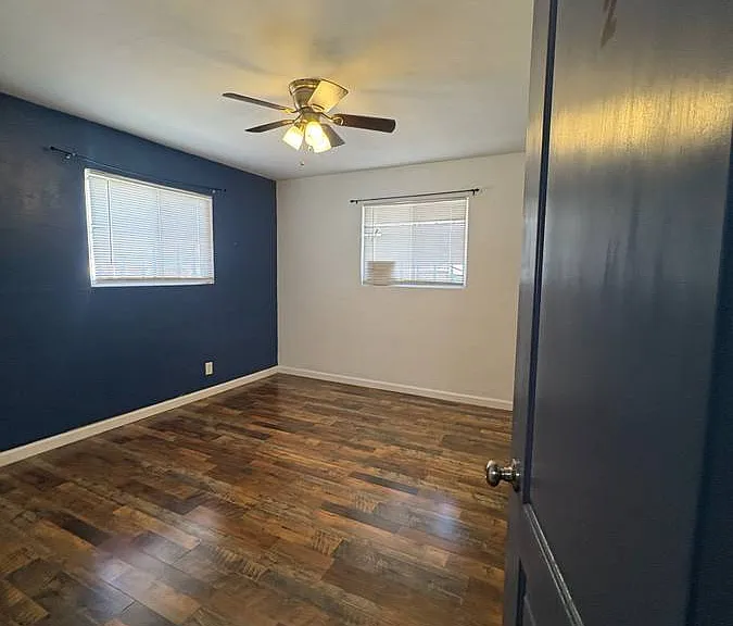 1006 W Yandell Dr — Photo 4