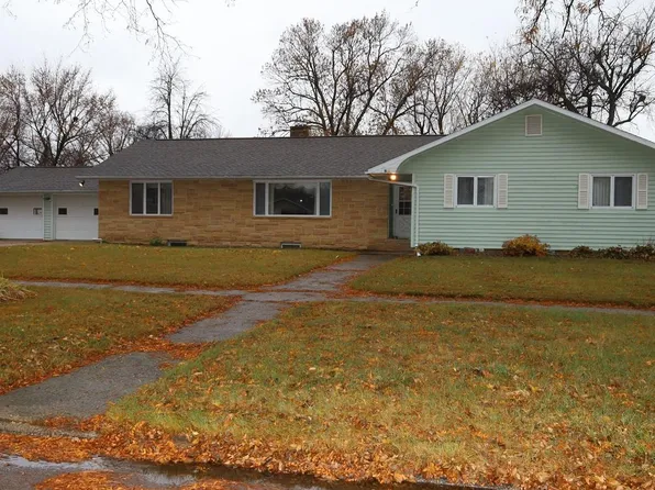 203 S Adams St, Rock Rapids, IA 51246