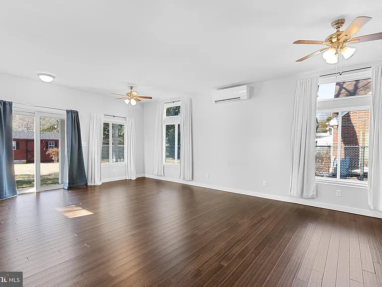 429 S Washington St #B — Photo 11