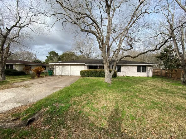 802 Mable Ave, El Campo, TX 77437
