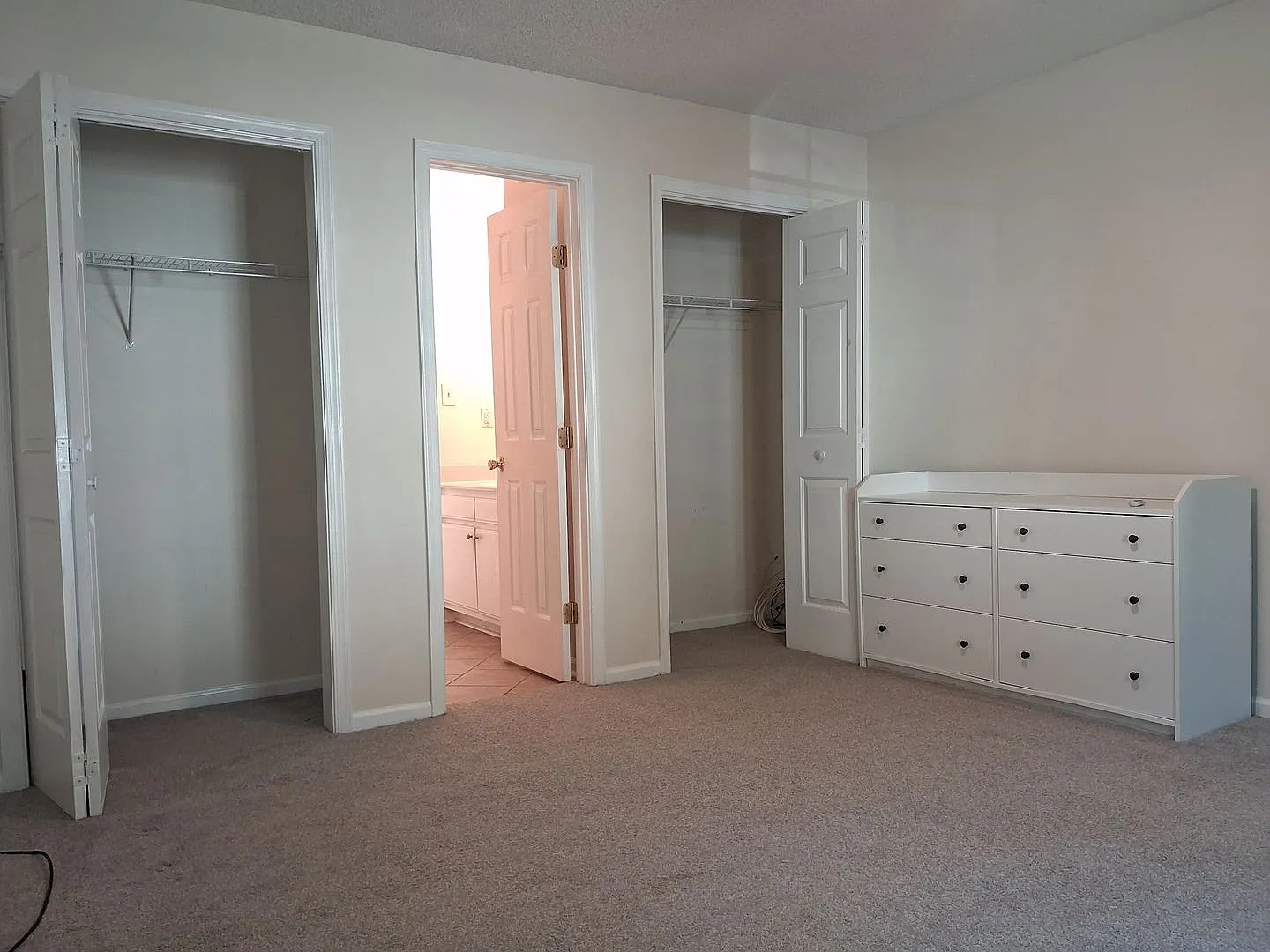 Charming 3 Bed, 2 Bath Home 1,428 Sq Ft — Photo 4