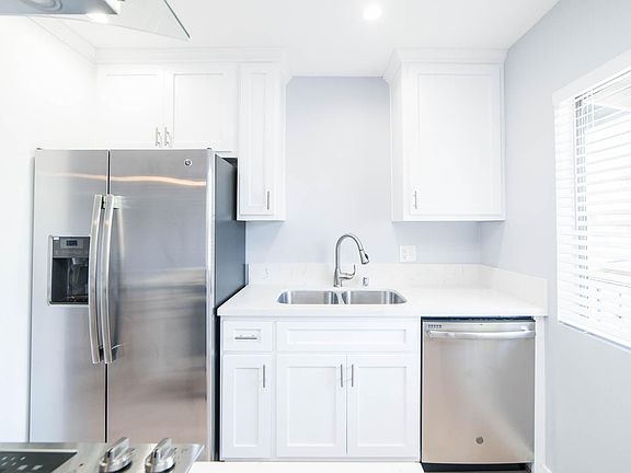 2nd image of 2310 E 5th St APT 6