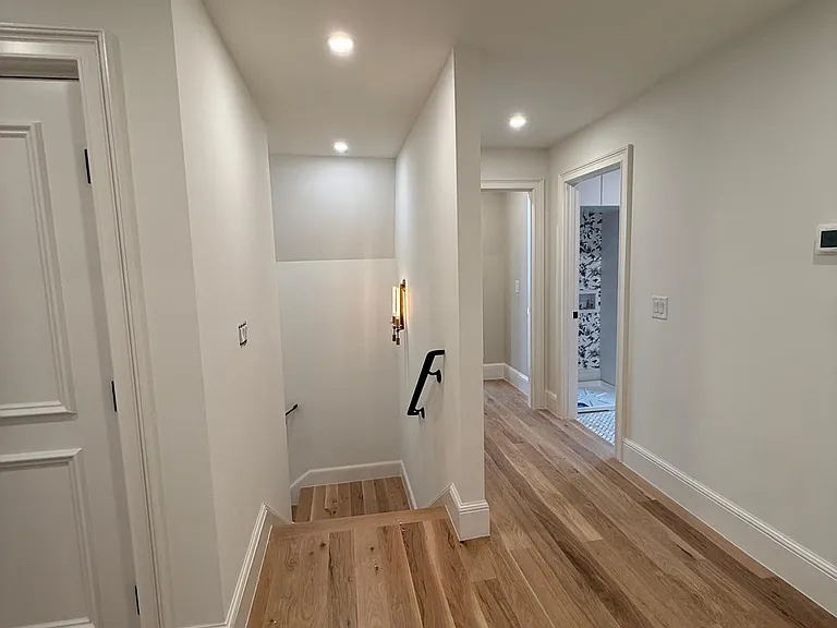 110 Lynnwood Blvd — Photo 9