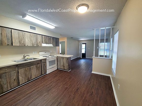 4th image of 2709 46th Avenue Dr W