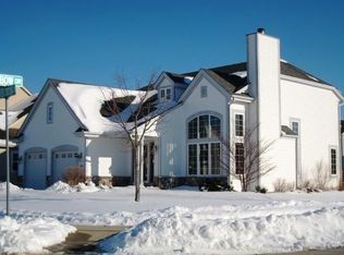 3939 Rivers Crossing Dr, Waukesha, WI 53189