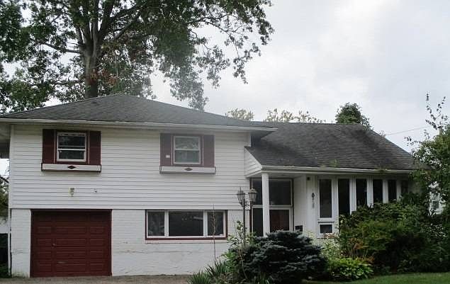 1st image of 82 Lake Dr