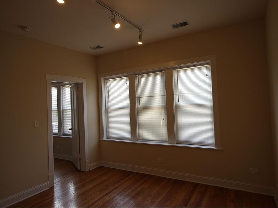 Sunny Living Room (West facing)