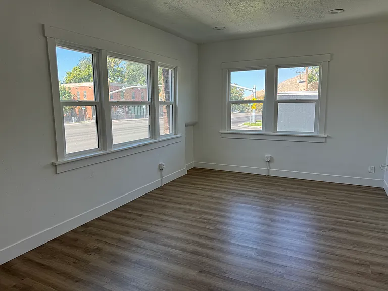 376 N 300 W #3 — Photo 5