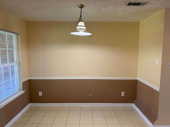 4th image of 2550 Barnesdale Way