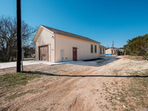 476 Bandera Dr, Bandera, TX 78003