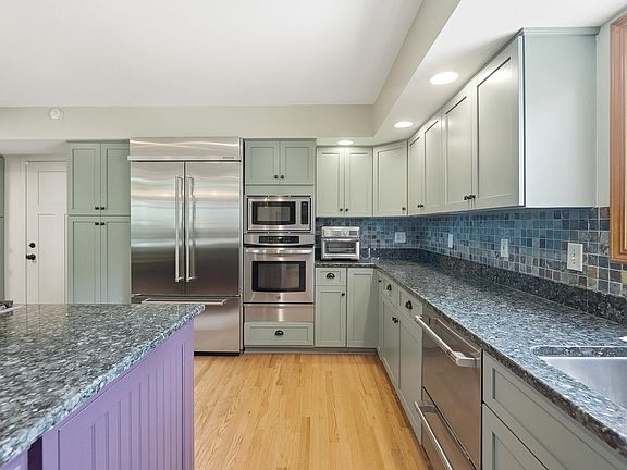 3rd image of 786 Robbins Way
