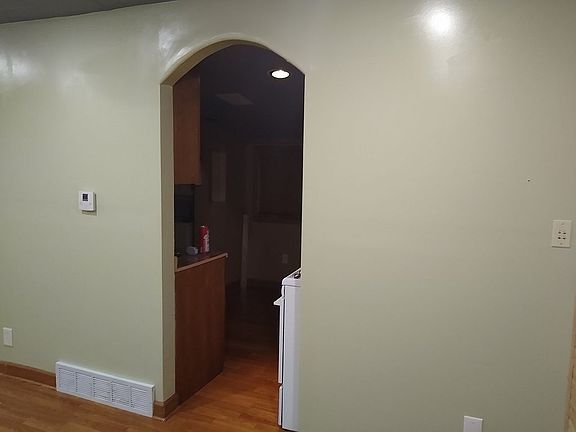 4th image of 2324 Grand Island Ave