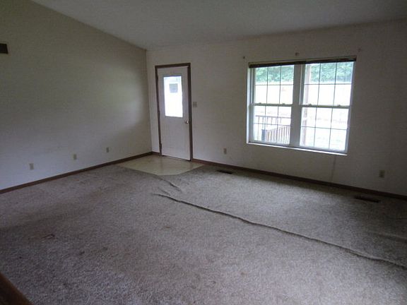 5th image of 24422 Youngstown Trl