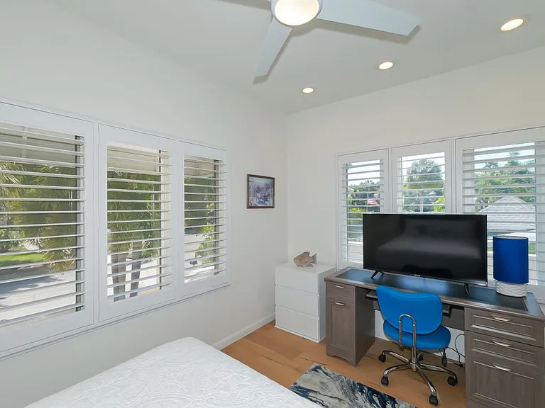 228 Van Buren Dr — Photo 14