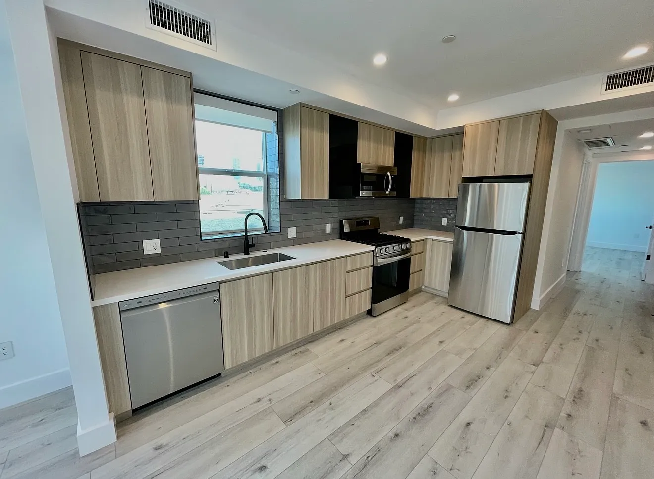 1 bed, 790 sqft, $2,595 — Photo 3