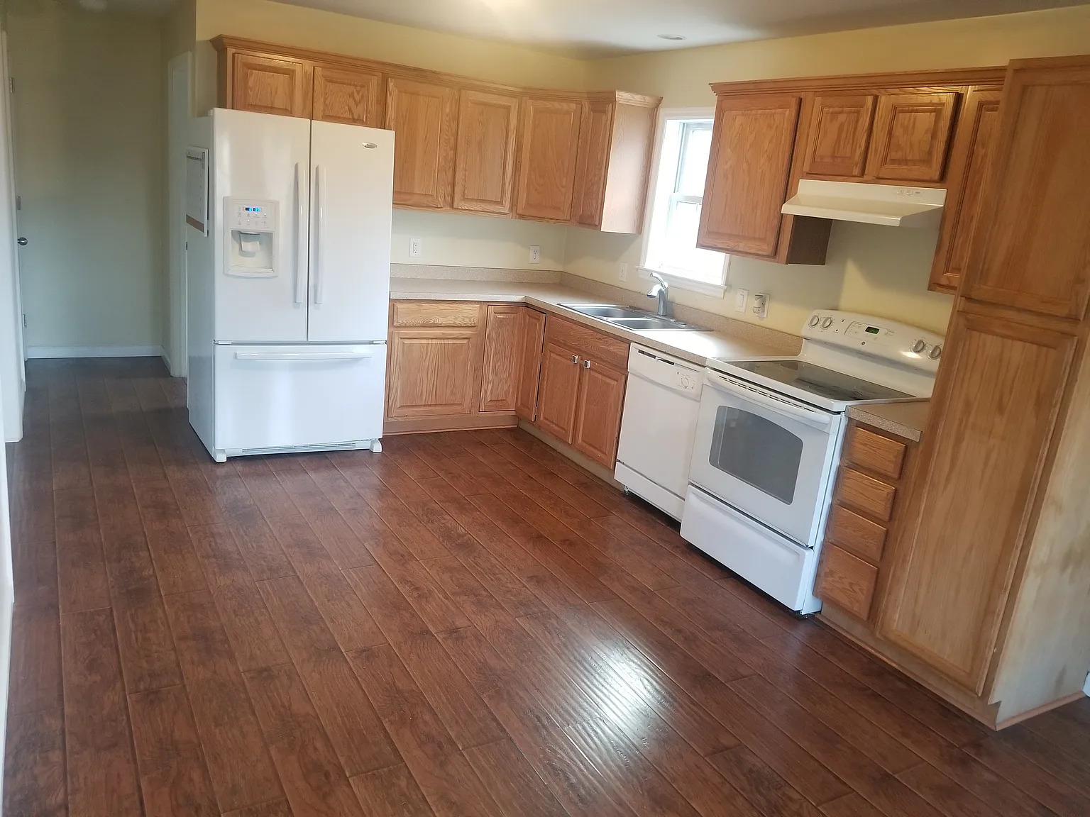 909 Chester Rd — Photo 4