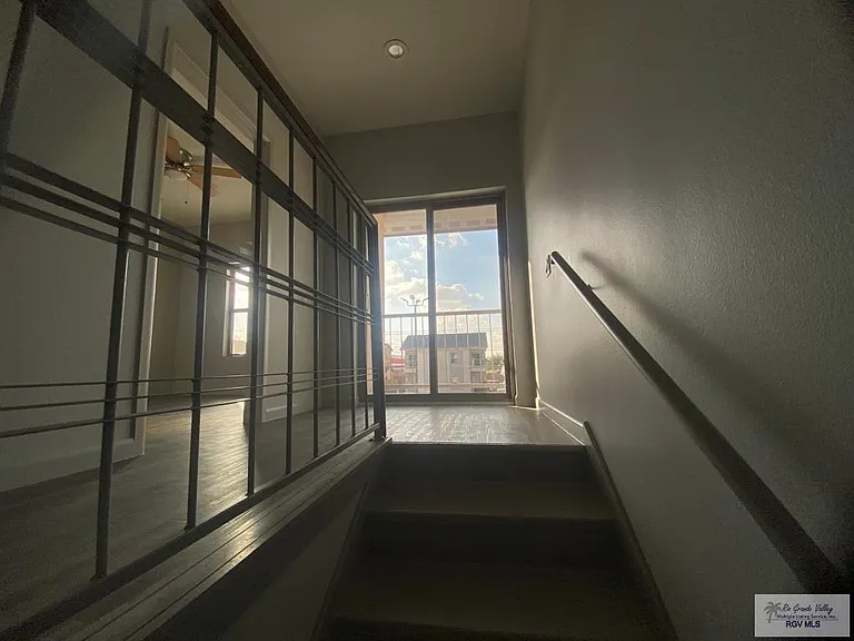 7100 Via Del Mar Cir #5 — Photo 10