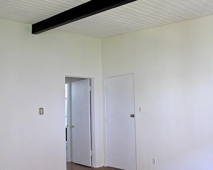 928 Albany St — Photo 11