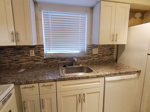 2nd image of 7211 Venetian St #12