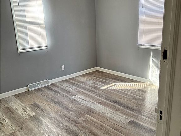 5th image of 4424 Genesee Ave