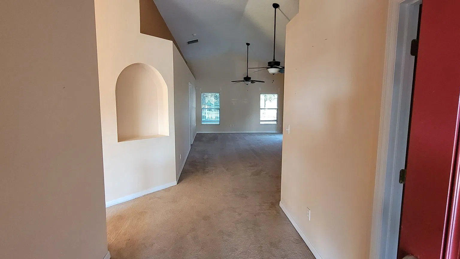 3 bed, 2.0 bath, 1636 sqft, $2,000 — Photo 2