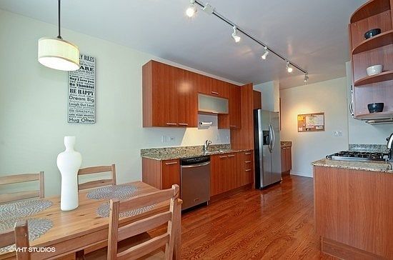 3rd image of 2112 N Lakewood Ave