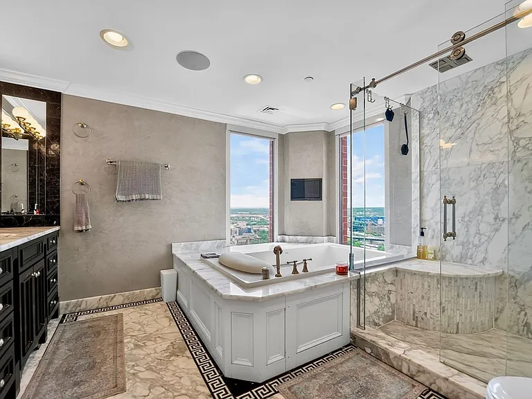 10 E Lee St #2305 — Photo 33