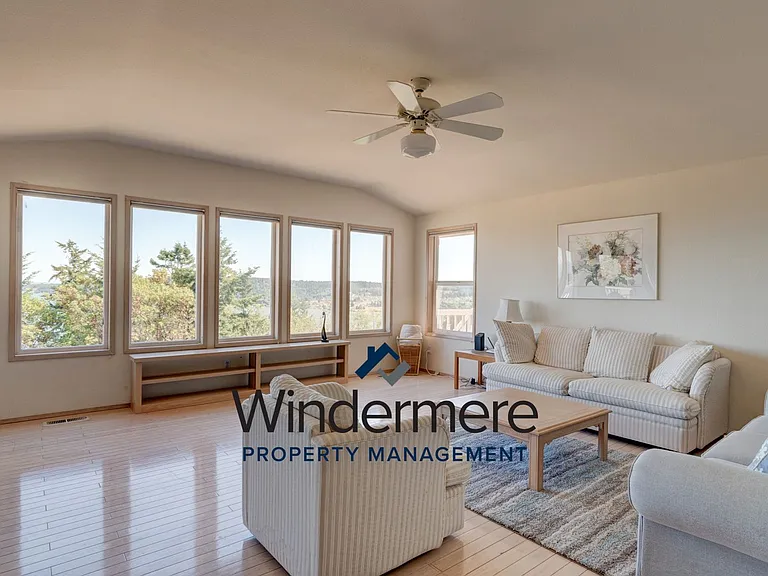 508 Grandview Dr — Photo 9