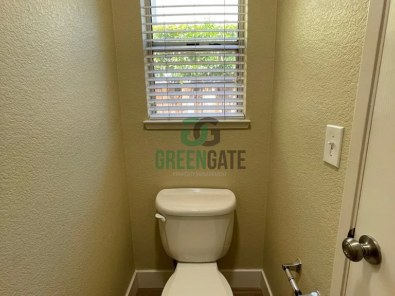 1660 Etta Way — Photo 33