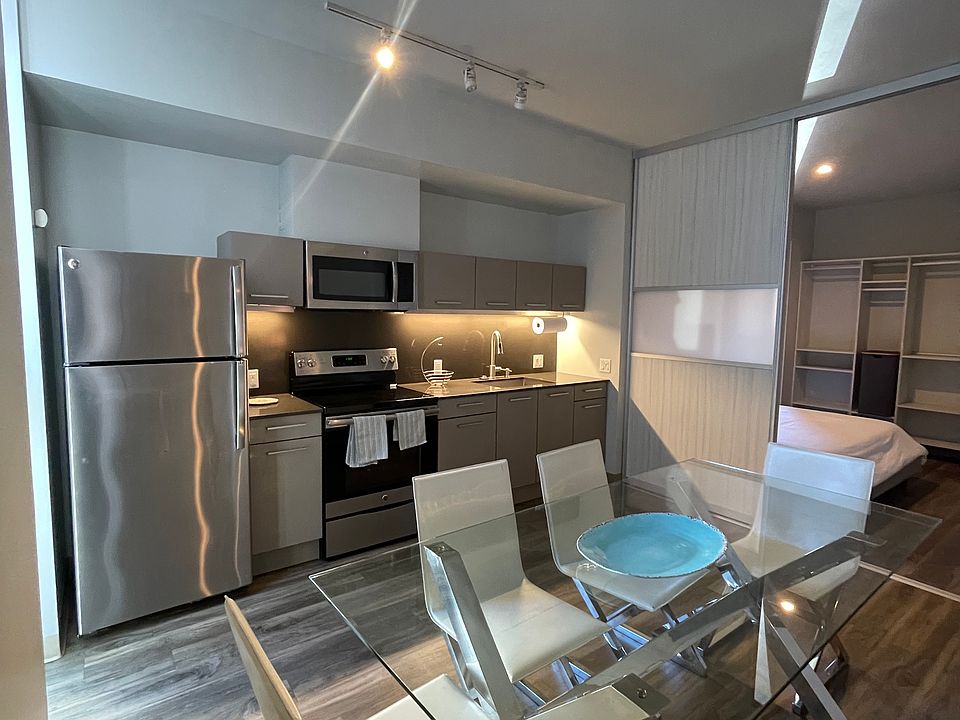 1st image of 1929 Columbia St #303