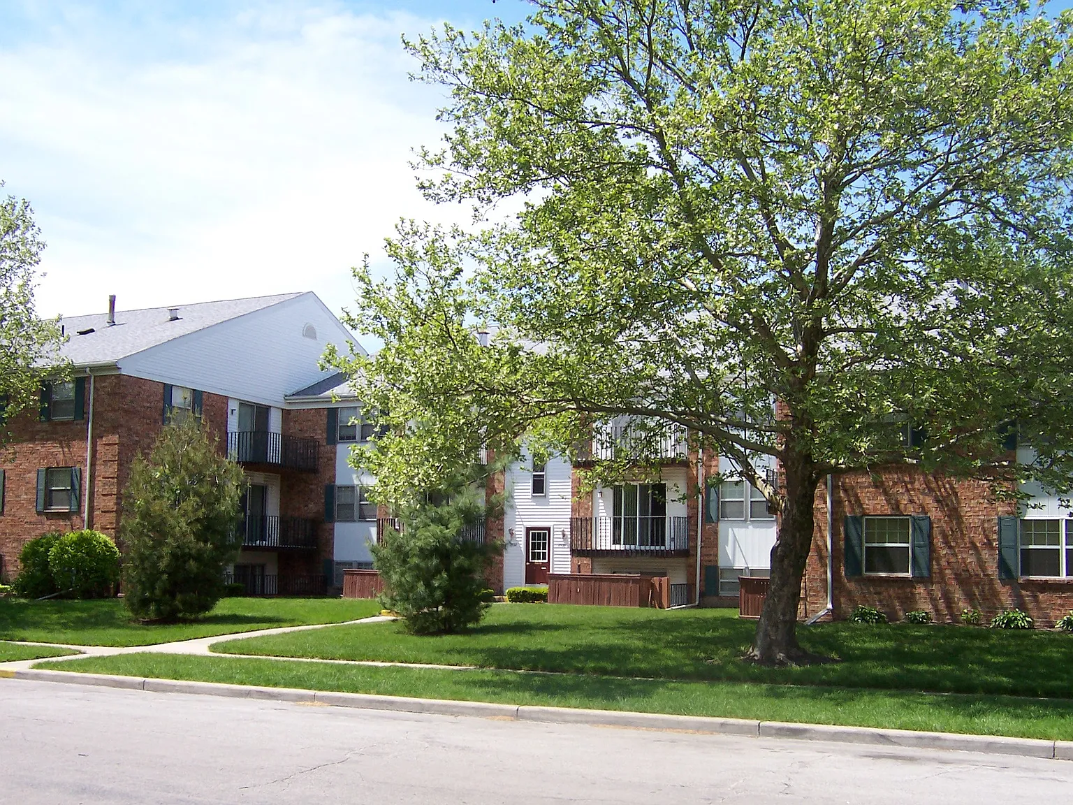 Heather Hills Apartments — Photo 4