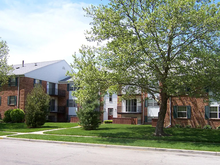 Heather Hills Apartments — Photo 4