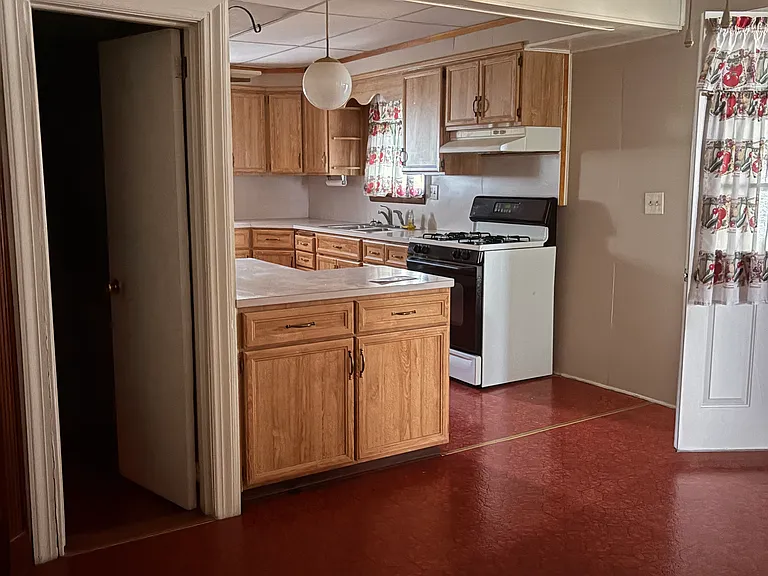 636 Walnut St — Photo 3