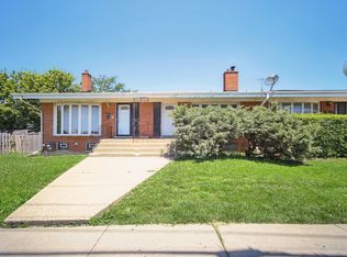 8801 Robin Dr APT B, Des Plaines, IL 60016