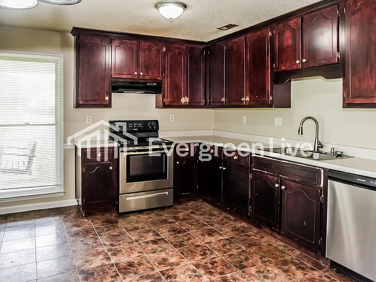 229 Cedar Creek Cir — Photo 7