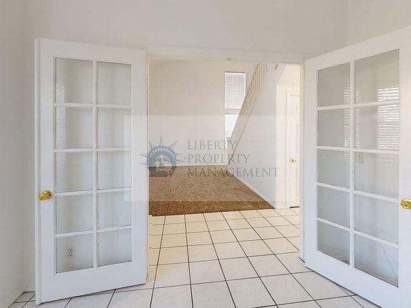 4th image of 1720 Fieldstone Ln