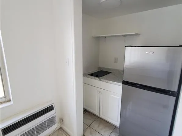 965-975 Biarritz Dr #12, Miami Beach, FL 33141